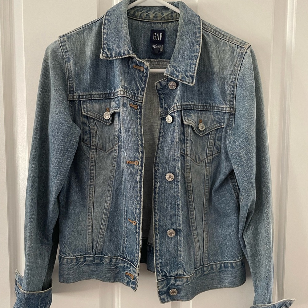 GAP Women's Light Blue Iconic Denim Jacket